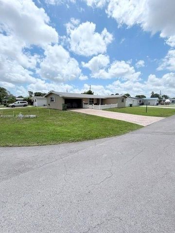 1121 NW 86th Ter, Pembroke Pines, FL 33024