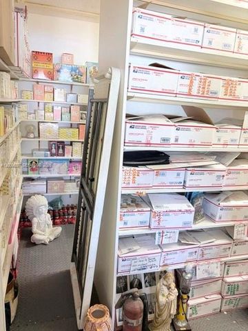 1121 NW 86th Ter, Pembroke Pines, FL 33024