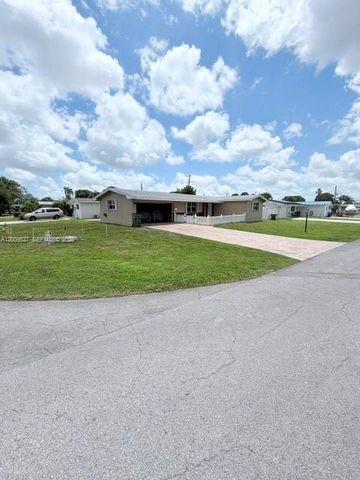 1121 NW 86th Ter, Pembroke Pines, FL 33024