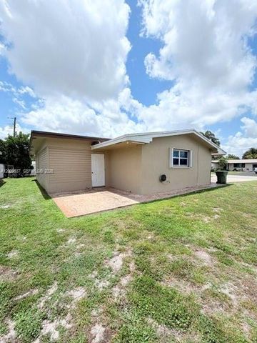 1121 NW 86th Ter, Pembroke Pines, FL 33024