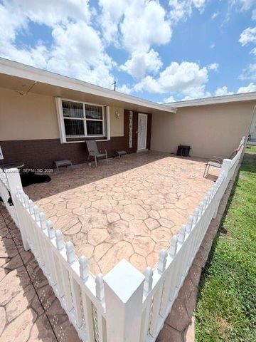 1121 NW 86th Ter, Pembroke Pines, FL 33024