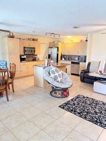 1121 NW 86th Ter, Pembroke Pines, FL 33024