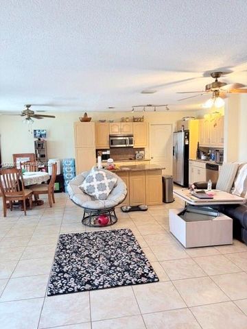 1121 NW 86th Ter, Pembroke Pines, FL 33024