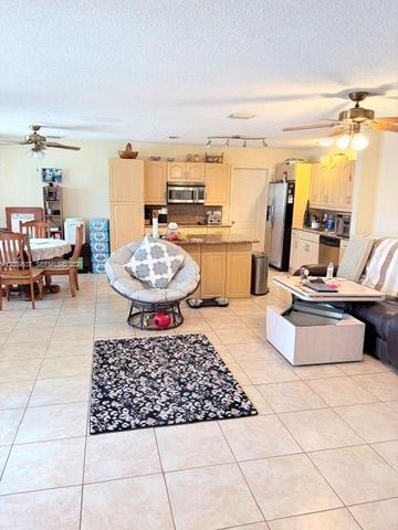 1121 NW 86th Ter, Pembroke Pines, FL 33024