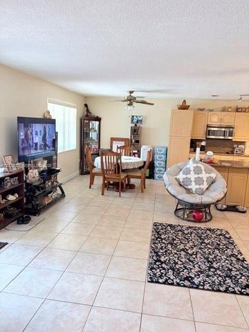 1121 NW 86th Ter, Pembroke Pines, FL 33024