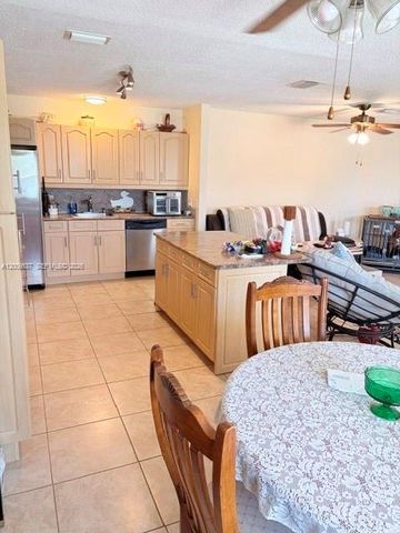 1121 NW 86th Ter, Pembroke Pines, FL 33024