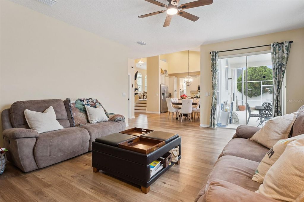 Image 14 of property listing at 8355 DIAMOND COVE CIRCLE, Orlando, FL 32836