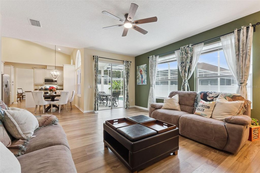 Image 15 of property listing at 8355 DIAMOND COVE CIRCLE, Orlando, FL 32836