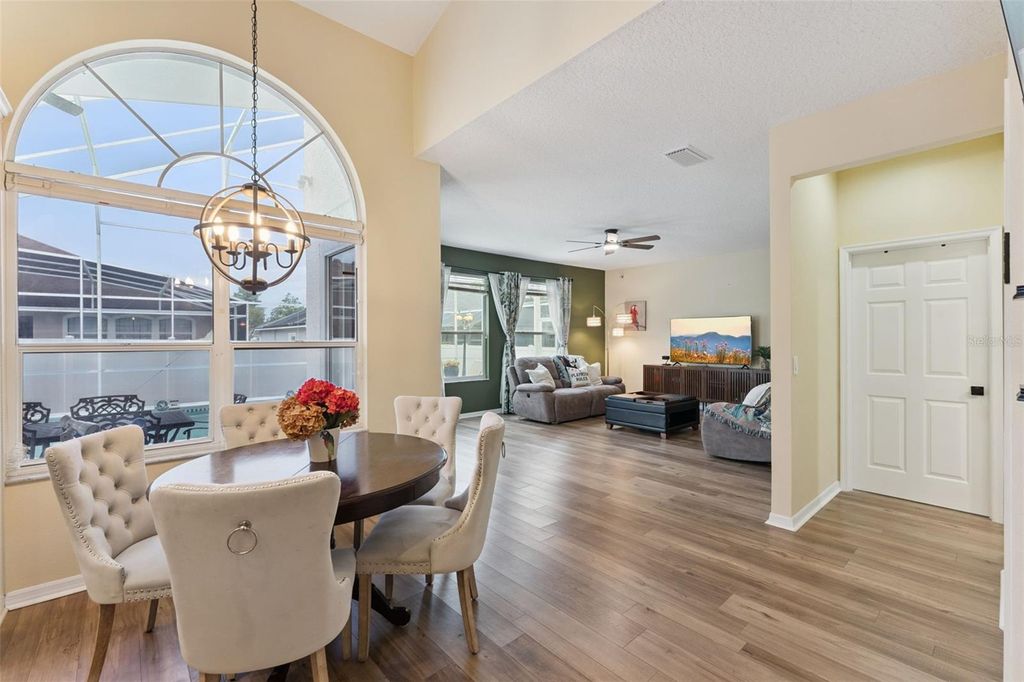 Image 18 of property listing at 8355 DIAMOND COVE CIRCLE, Orlando, FL 32836