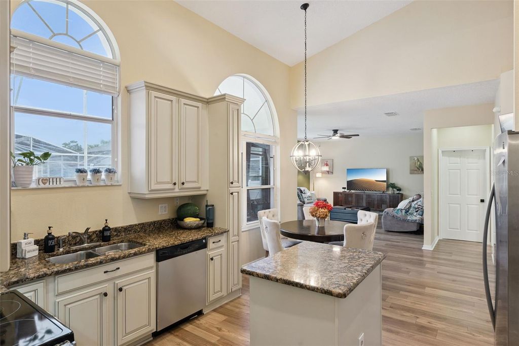 Image 19 of property listing at 8355 DIAMOND COVE CIRCLE, Orlando, FL 32836