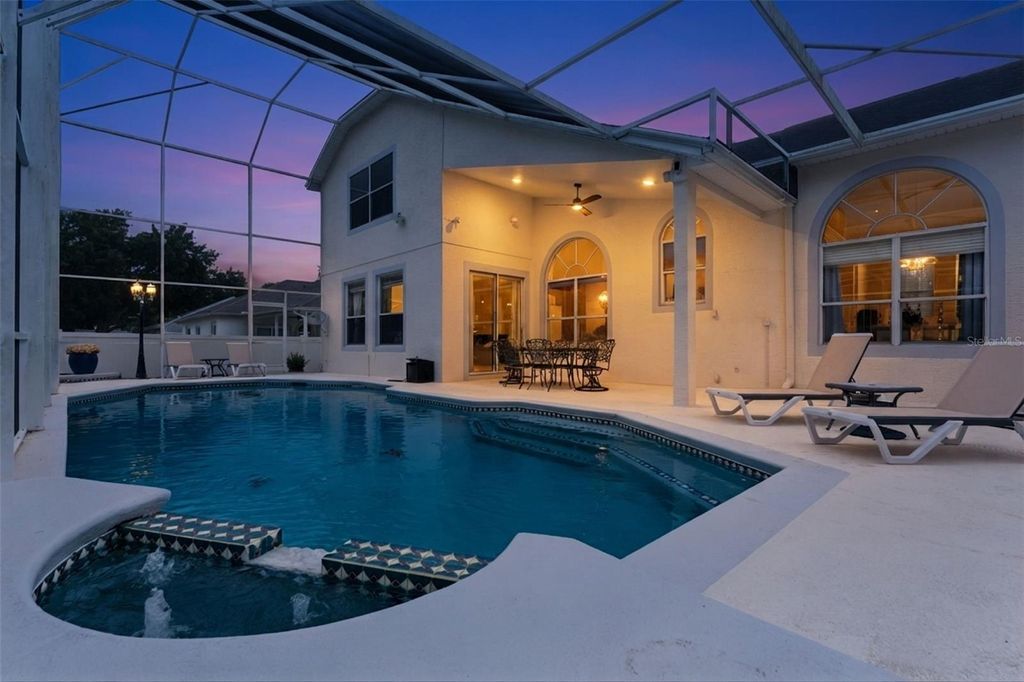 Image 3 of property listing at 8355 DIAMOND COVE CIRCLE, Orlando, FL 32836