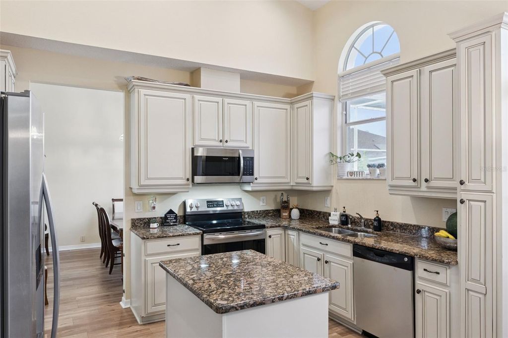 Image 22 of property listing at 8355 DIAMOND COVE CIRCLE, Orlando, FL 32836