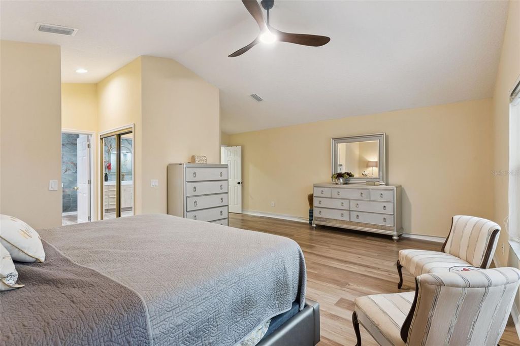 Image 26 of property listing at 8355 DIAMOND COVE CIRCLE, Orlando, FL 32836