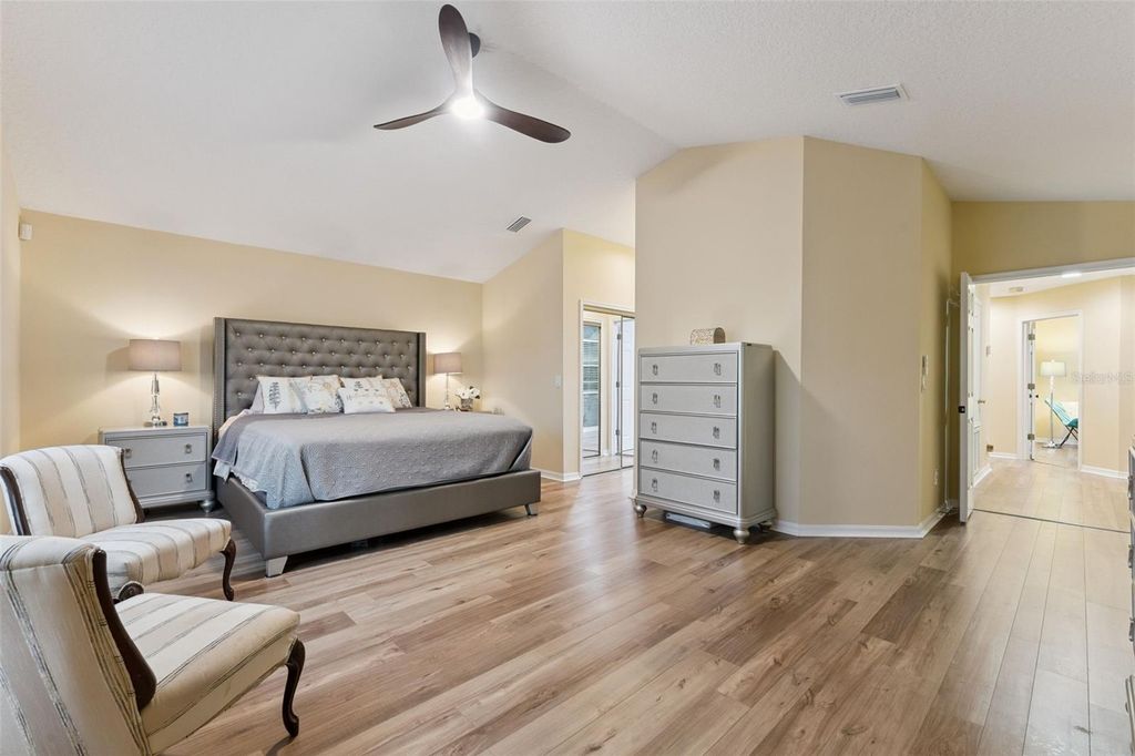 Image 27 of property listing at 8355 DIAMOND COVE CIRCLE, Orlando, FL 32836