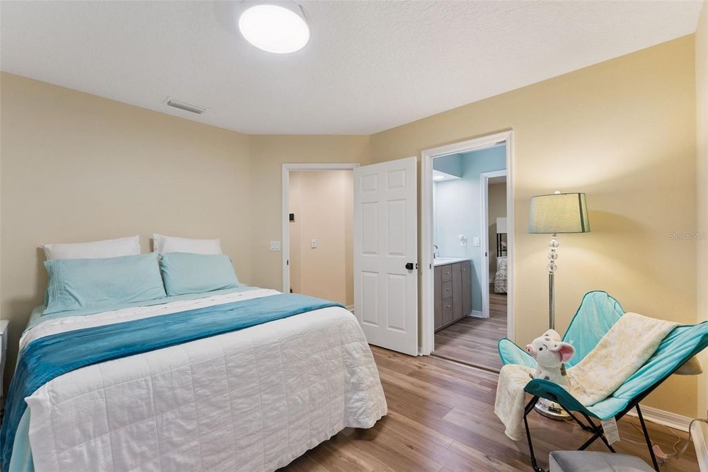 Image 33 of property listing at 8355 DIAMOND COVE CIRCLE, Orlando, FL 32836
