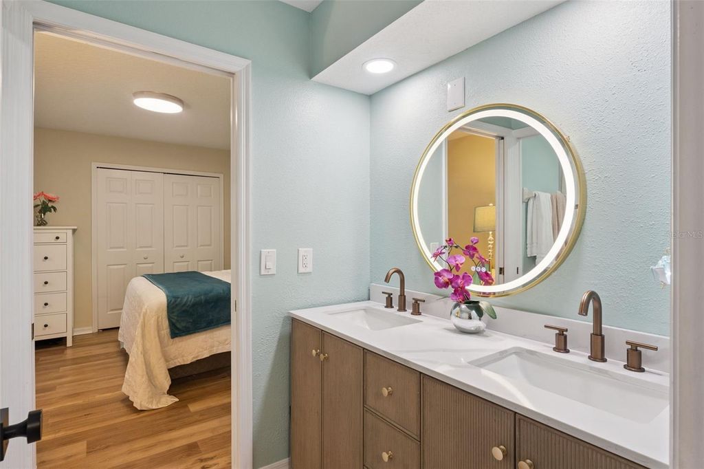 Image 35 of property listing at 8355 DIAMOND COVE CIRCLE, Orlando, FL 32836