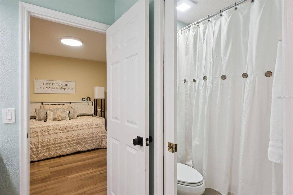 Image 36 of property listing at 8355 DIAMOND COVE CIRCLE, Orlando, FL 32836