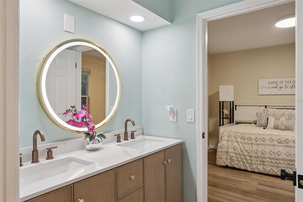 Image 37 of property listing at 8355 DIAMOND COVE CIRCLE, Orlando, FL 32836