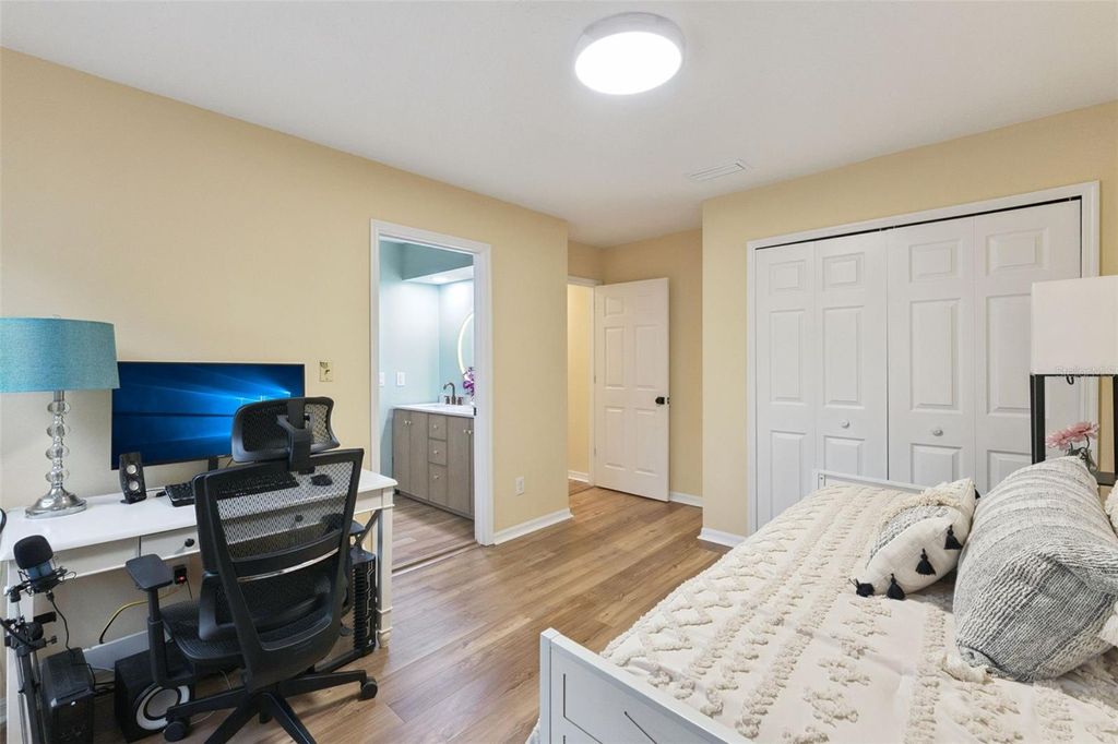 Image 39 of property listing at 8355 DIAMOND COVE CIRCLE, Orlando, FL 32836
