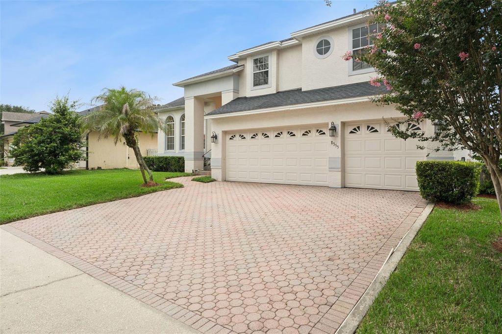 Image 5 of property listing at 8355 DIAMOND COVE CIRCLE, Orlando, FL 32836