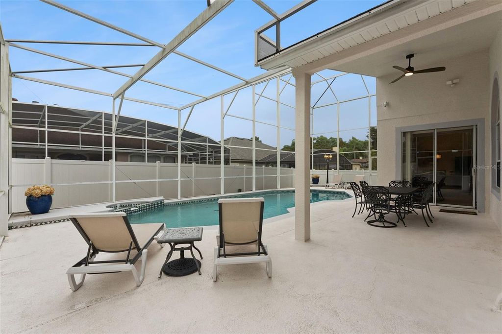Image 43 of property listing at 8355 DIAMOND COVE CIRCLE, Orlando, FL 32836