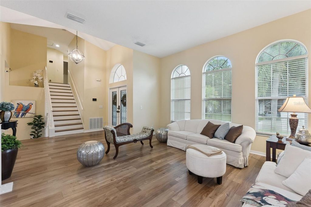 Image 8 of property listing at 8355 DIAMOND COVE CIRCLE, Orlando, FL 32836
