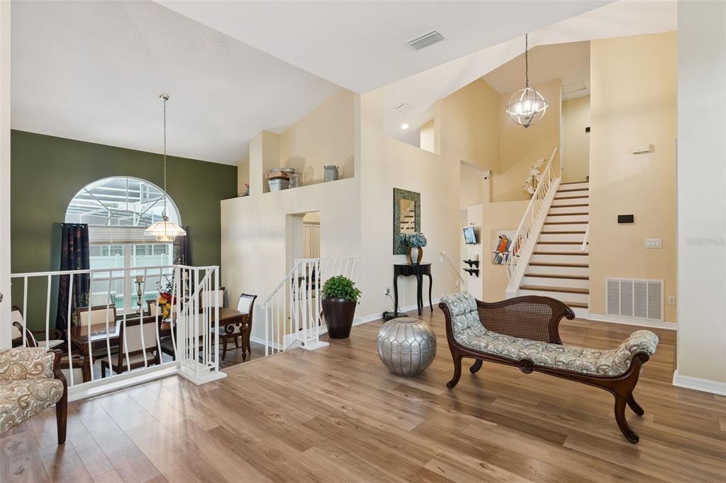 Image 10 of property listing at 8355 DIAMOND COVE CIRCLE, Orlando, FL 32836