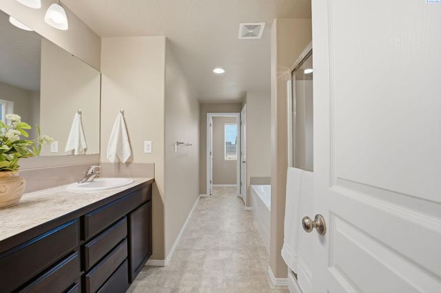 2804 S Dawes Pl, Kennewick, WA 99338