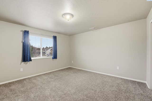 2804 S Dawes Pl, Kennewick, WA 99338