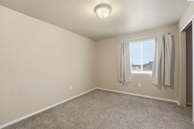 2804 S Dawes Pl, Kennewick, WA 99338