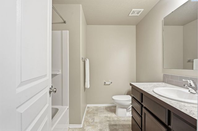 2804 S Dawes Pl, Kennewick, WA 99338