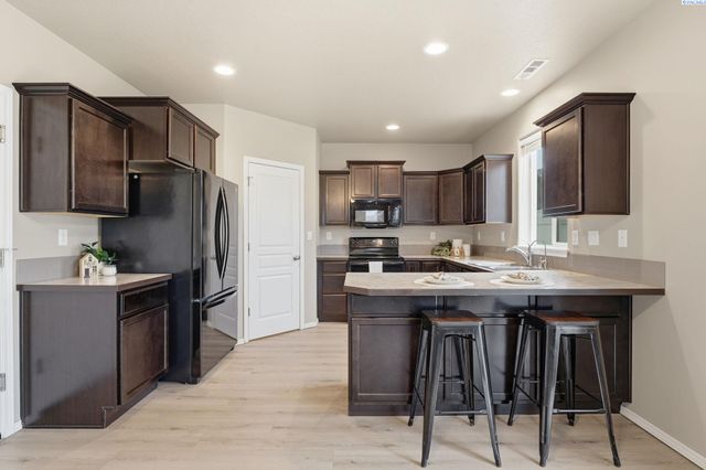 2804 S Dawes Pl, Kennewick, WA 99338