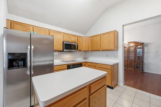 605 Kingfisher Lane, Arlington, TX 76002