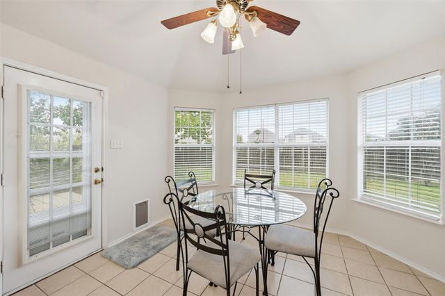 605 Kingfisher Lane, Arlington, TX 76002