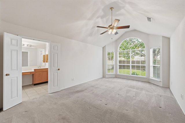 605 Kingfisher Lane, Arlington, TX 76002