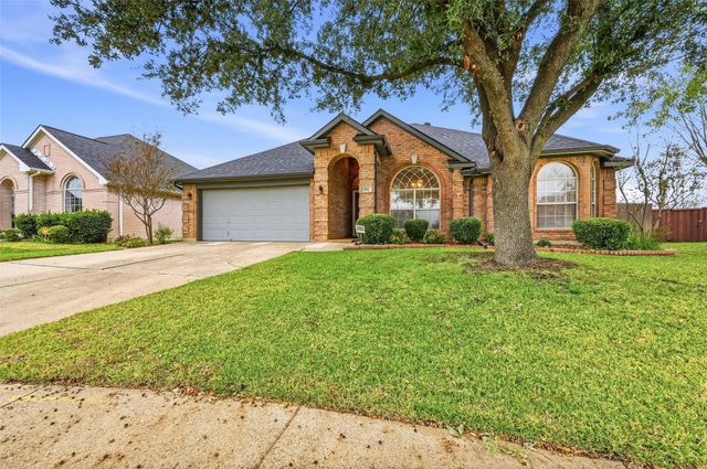 605 Kingfisher Lane, Arlington, TX 76002