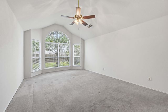 605 Kingfisher Lane, Arlington, TX 76002