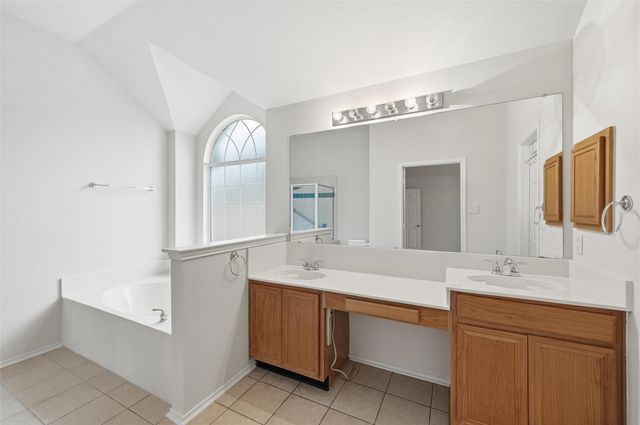 605 Kingfisher Lane, Arlington, TX 76002