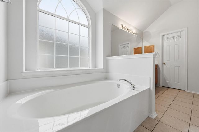 605 Kingfisher Lane, Arlington, TX 76002