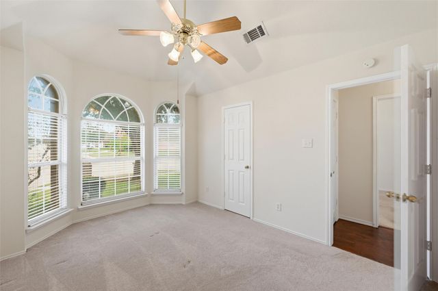 605 Kingfisher Lane, Arlington, TX 76002