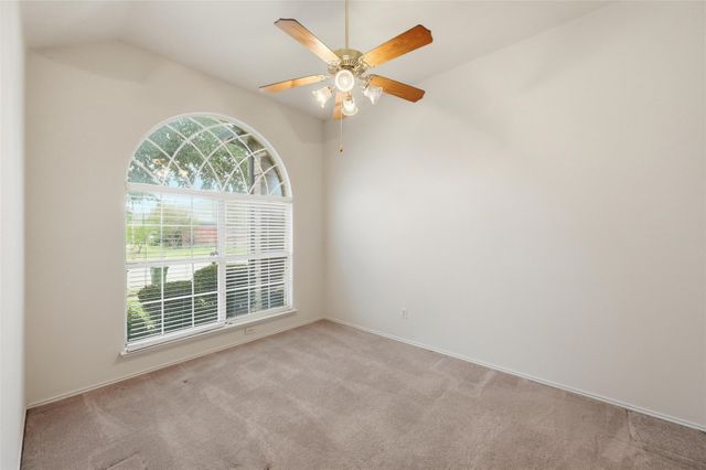 605 Kingfisher Lane, Arlington, TX 76002