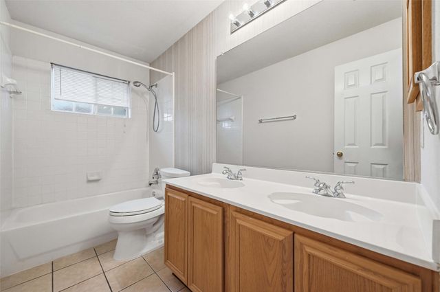 605 Kingfisher Lane, Arlington, TX 76002