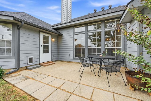 605 Kingfisher Lane, Arlington, TX 76002