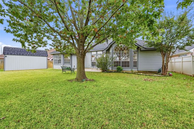 605 Kingfisher Lane, Arlington, TX 76002