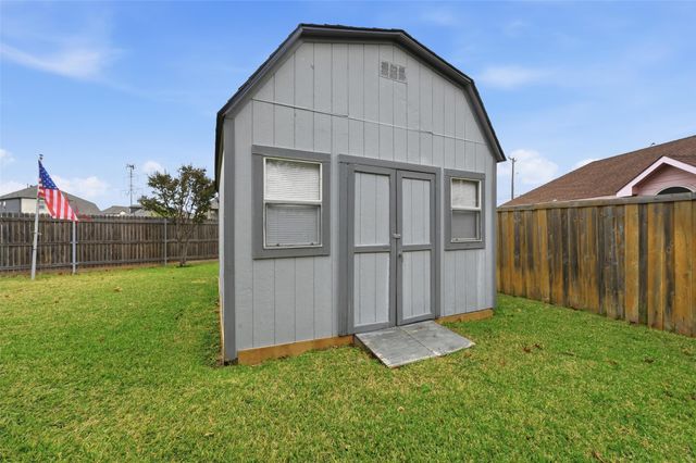 605 Kingfisher Lane, Arlington, TX 76002