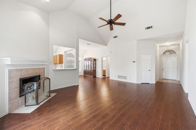 605 Kingfisher Lane, Arlington, TX 76002