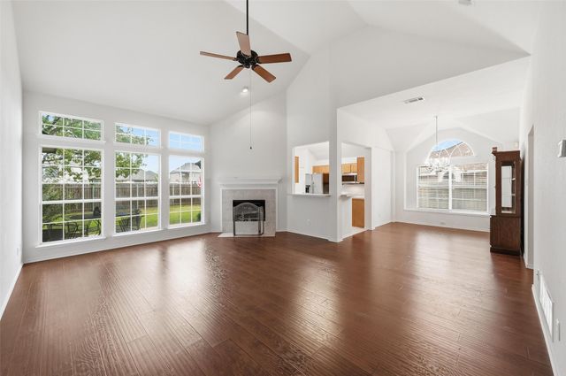 605 Kingfisher Lane, Arlington, TX 76002