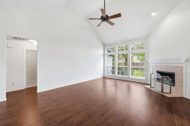 605 Kingfisher Lane, Arlington, TX 76002