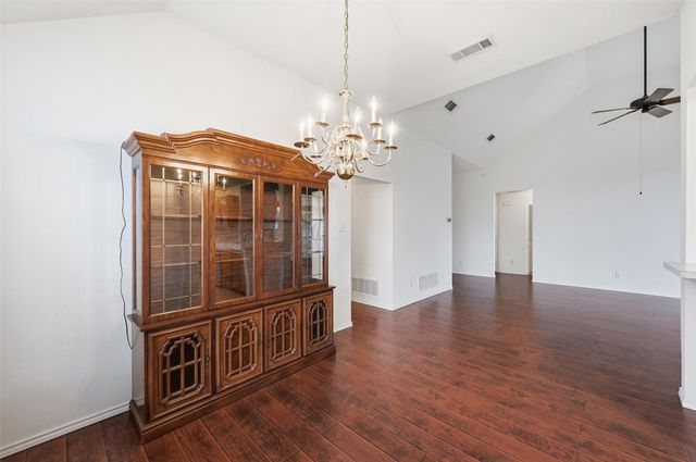 605 Kingfisher Lane, Arlington, TX 76002