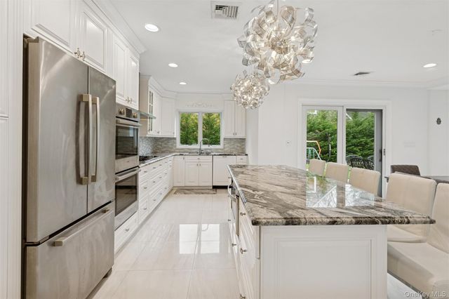 1560 Pebble Lane, Hewlett, NY 11557